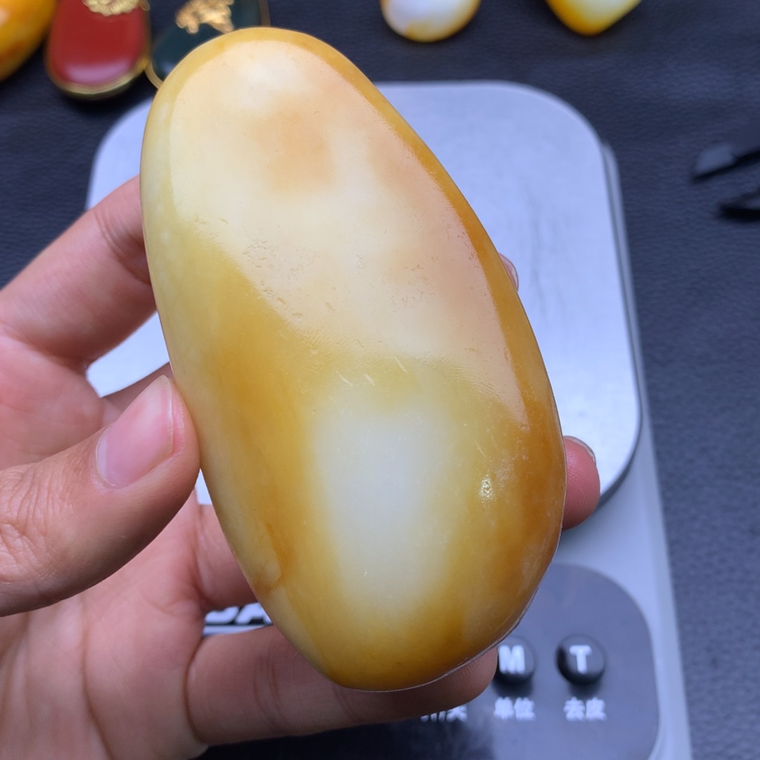 和田玉颈饰足铂镶嵌