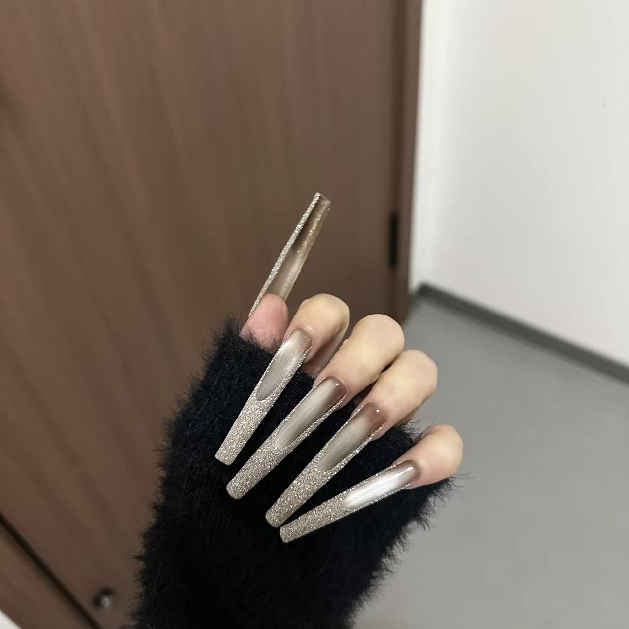 【千金】5.5长度细狗梯纯手工穿戴甲显白细狗尖爆闪微掉粉介意慎拍