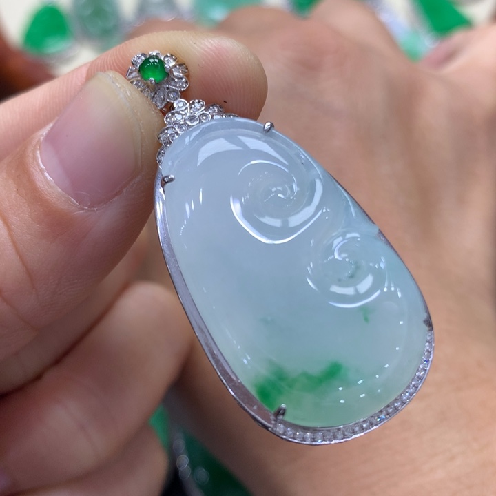 翡翠吊坠(不含链)18K金镶嵌