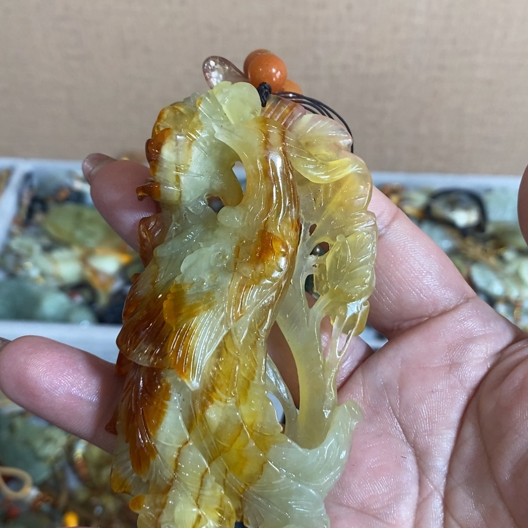 蛇纹石玉颈饰未镶嵌