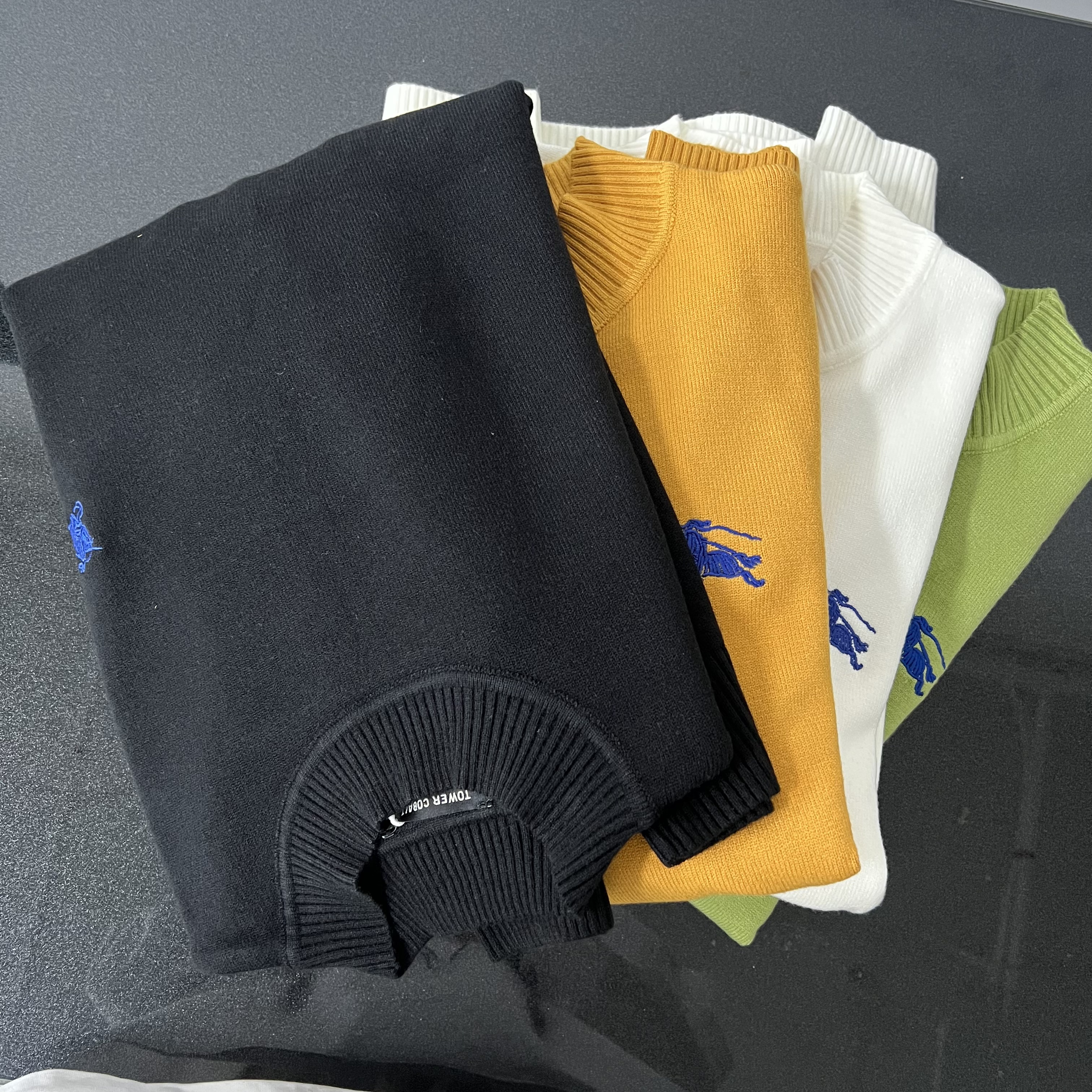 8808-秋冬新款万针刺绣点缀半高领时尚情侣打底毛衣