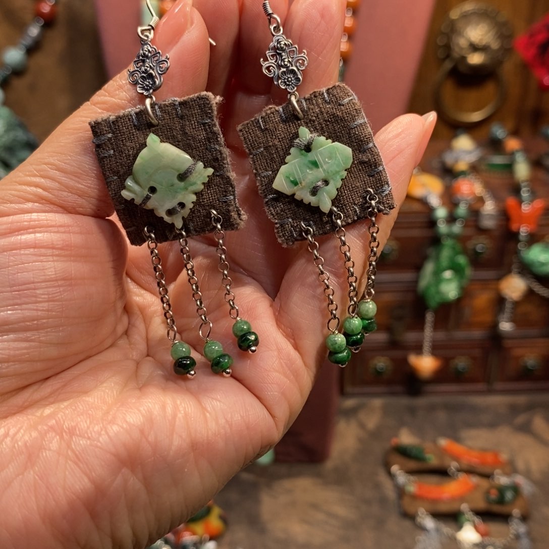 翡翠吊坠(赠链)未镶嵌