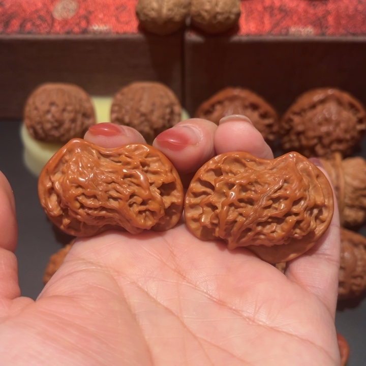 文玩核桃吊坠犀牛望月