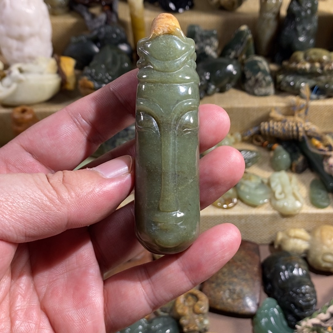 未镶嵌透闪石质玉挂件