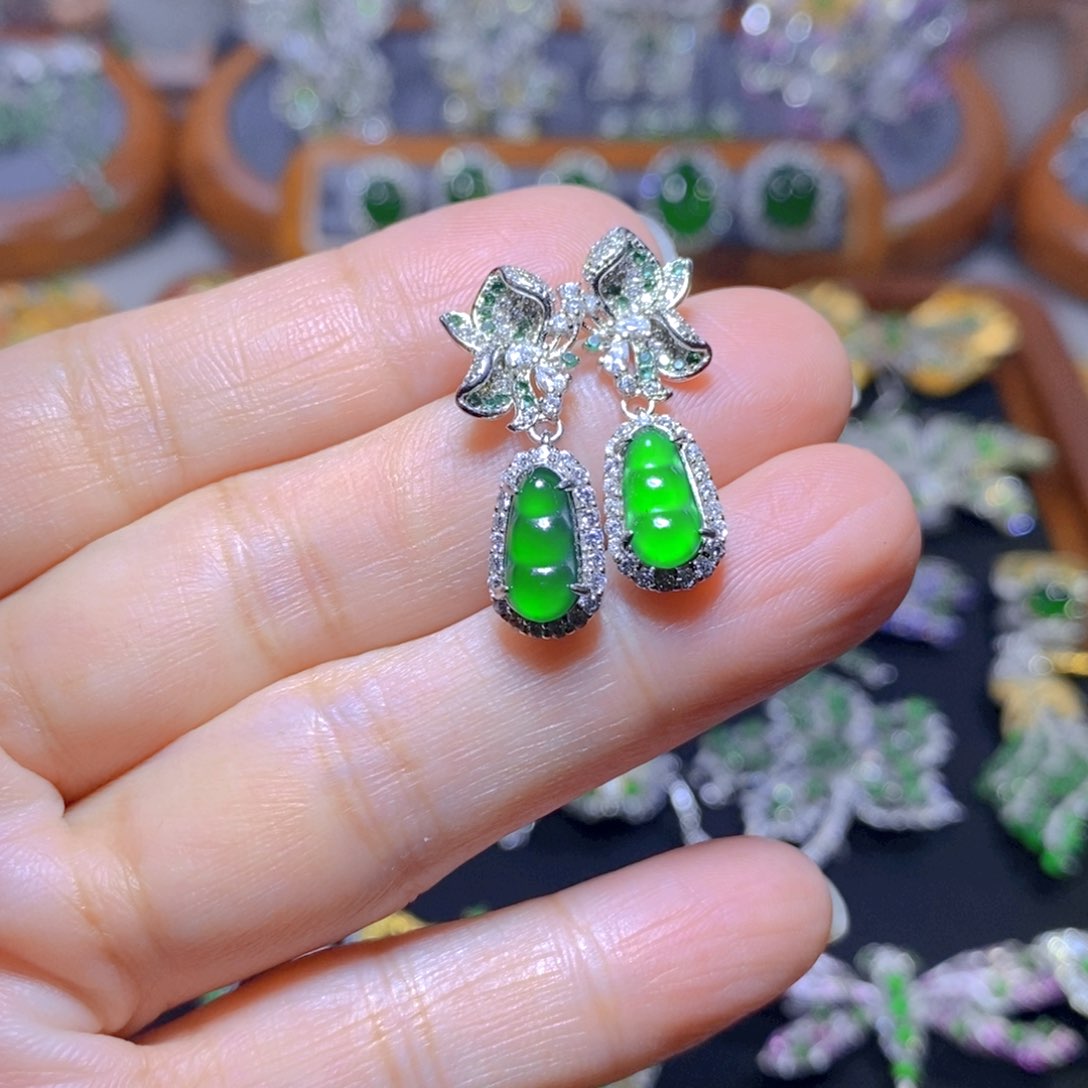 翡翠颈饰银S925镶嵌天然翡翠