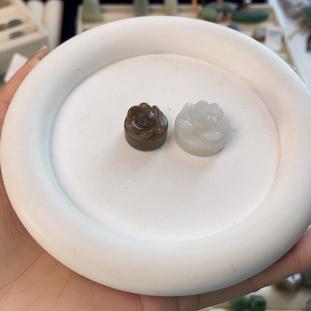 小***爱和田玉未镶嵌珠宝半成品