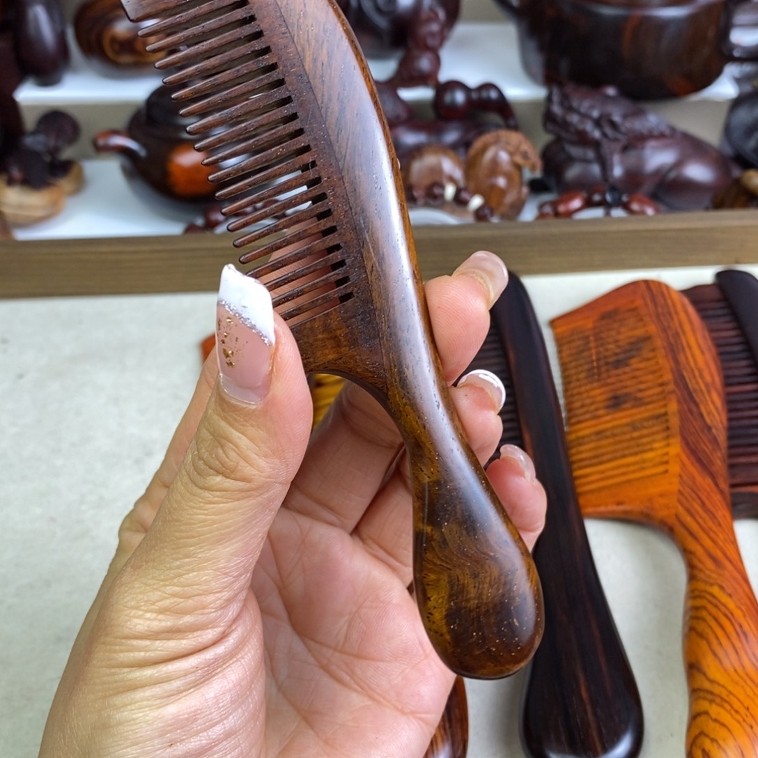 追***了木老红木梳子手把件