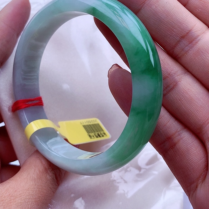 翡翠手镯未镶嵌翡翠