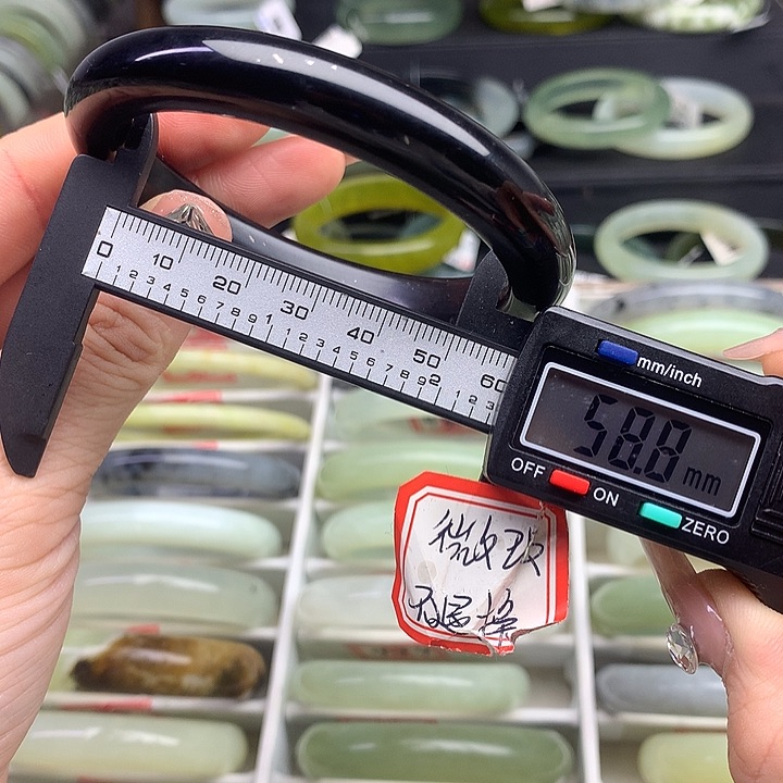 蛇纹石玉手镯未镶嵌手镯511