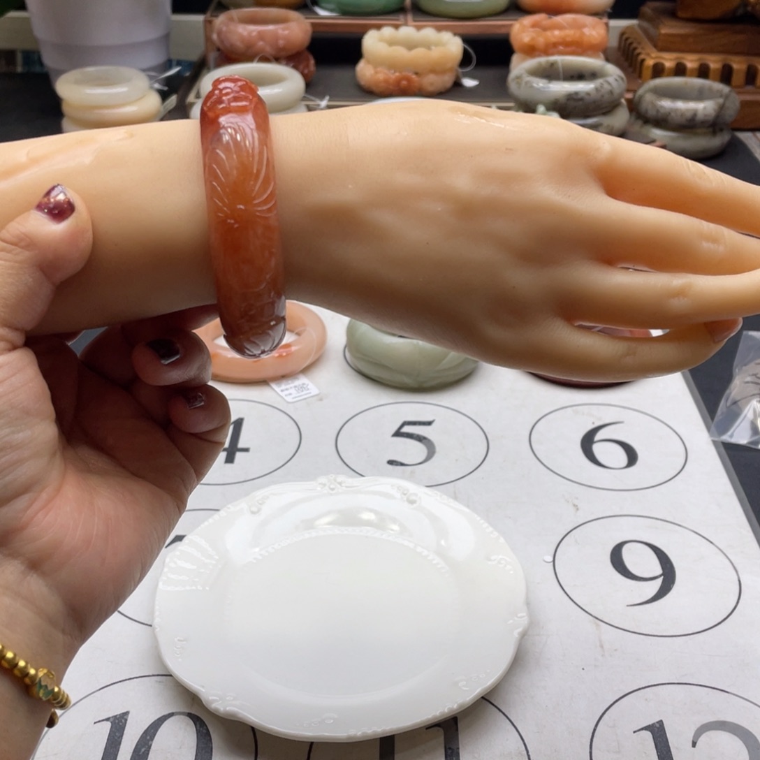 美***美石英岩玉未镶嵌手镯