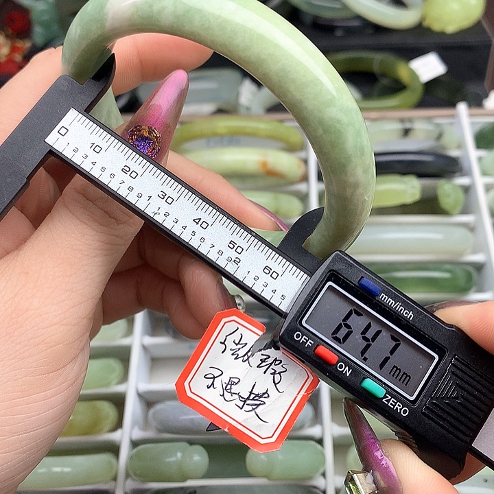 蛇纹石玉手镯未镶嵌654