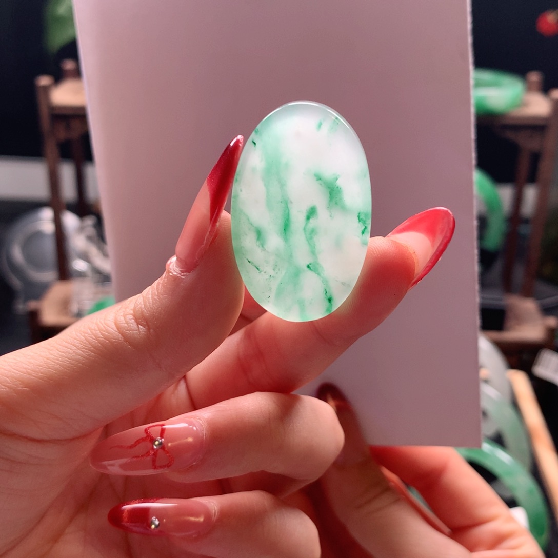 石英质玉吊坠未镶嵌