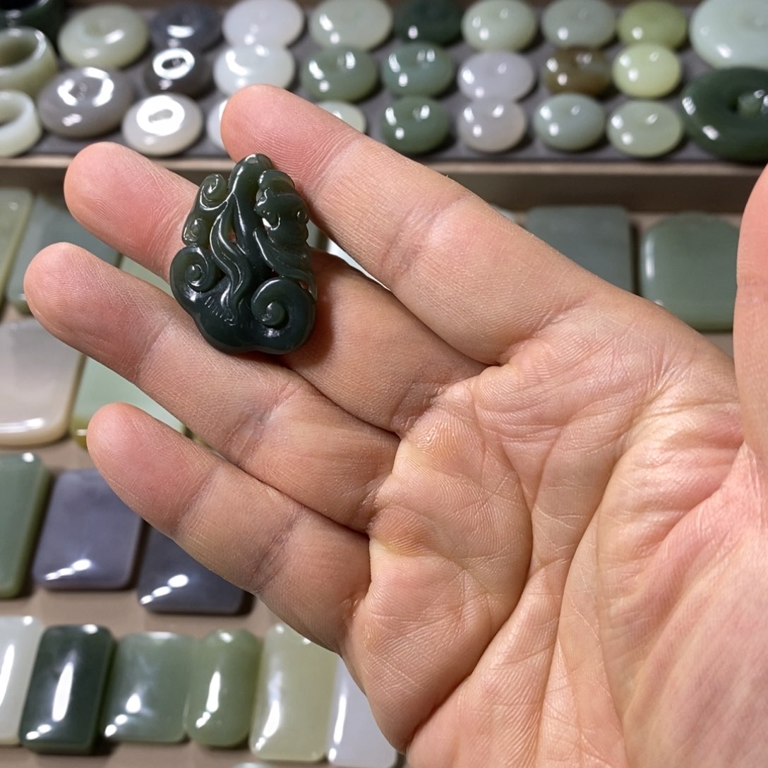 颈饰未镶嵌和田玉