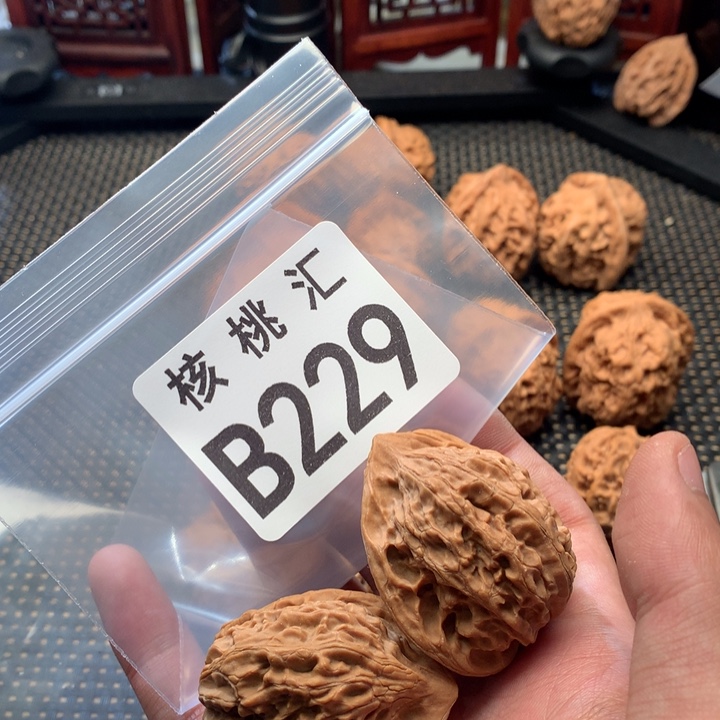 文玩核桃吊坠石鸡
