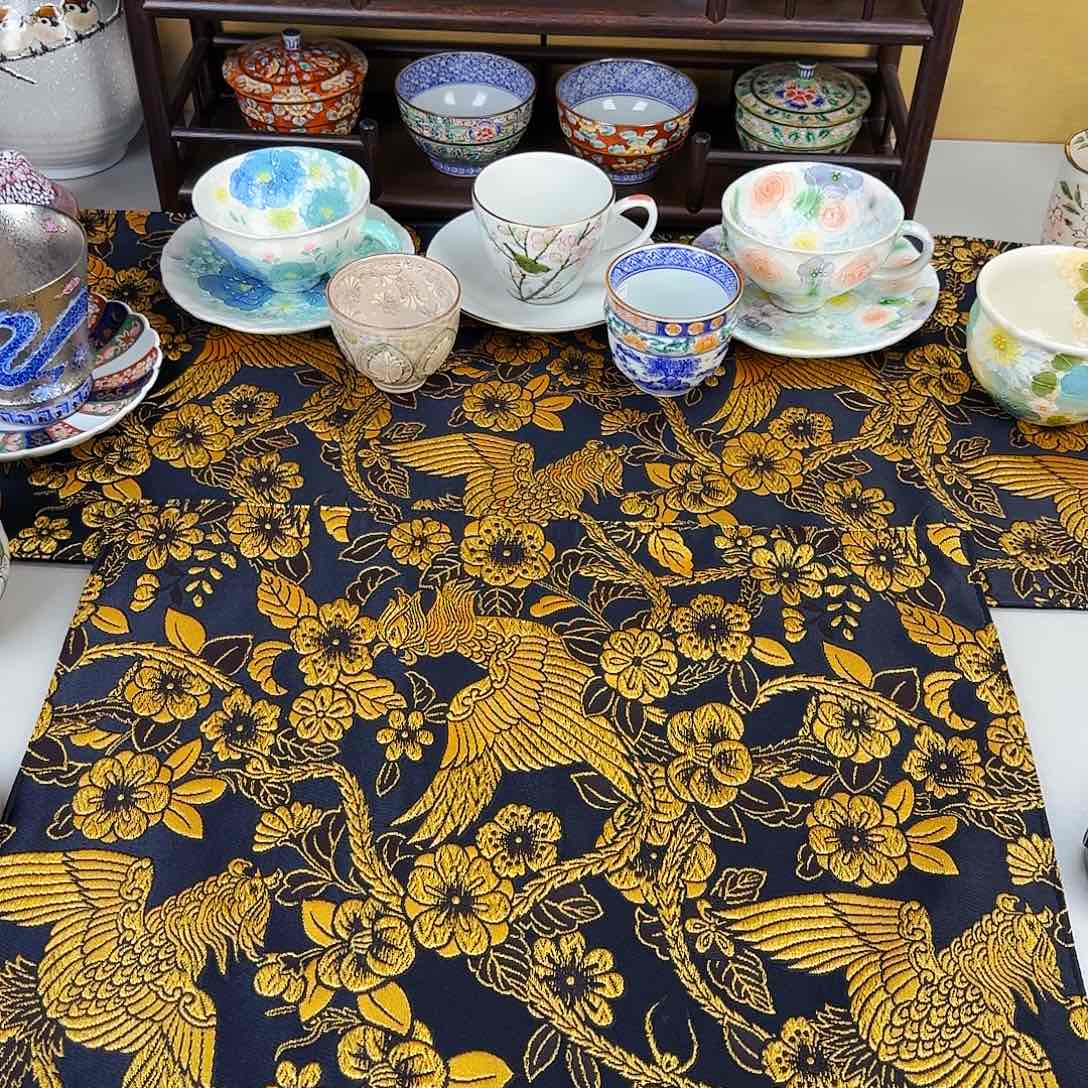 他家茶具瓷器真美！