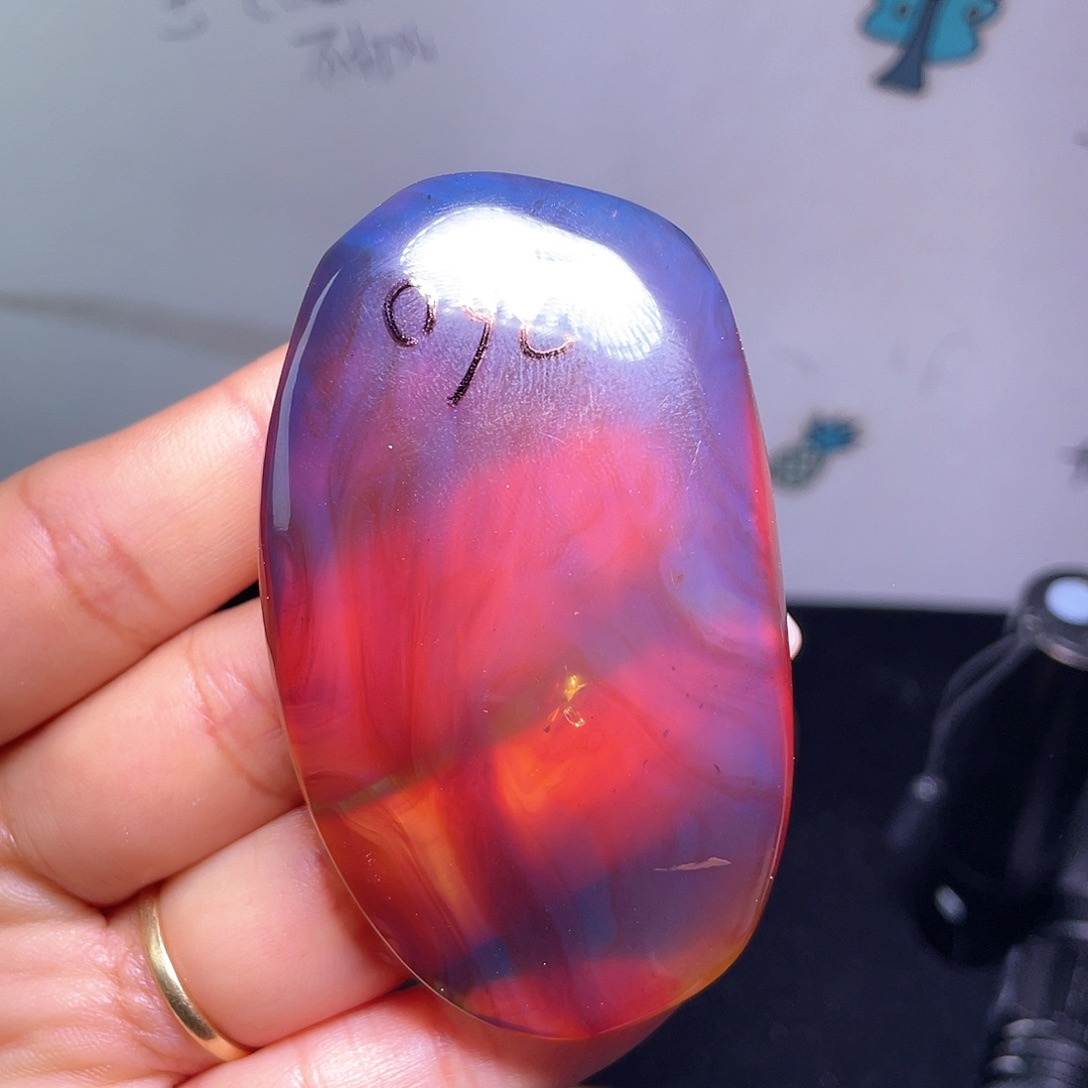 琥珀裸石未镶嵌，