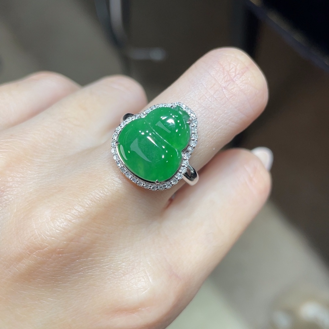 翡翠颈饰18K金镶嵌天然缅甸翡翠a货