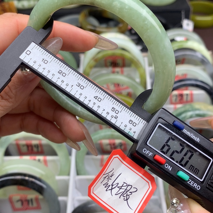 蛇纹石玉未镶嵌手镯782