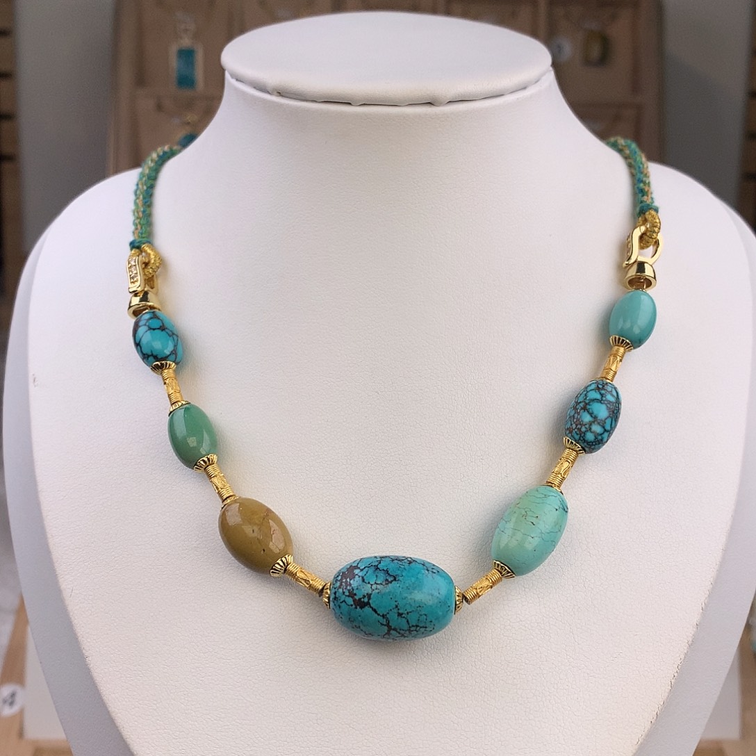 绿松石未镶嵌颈饰