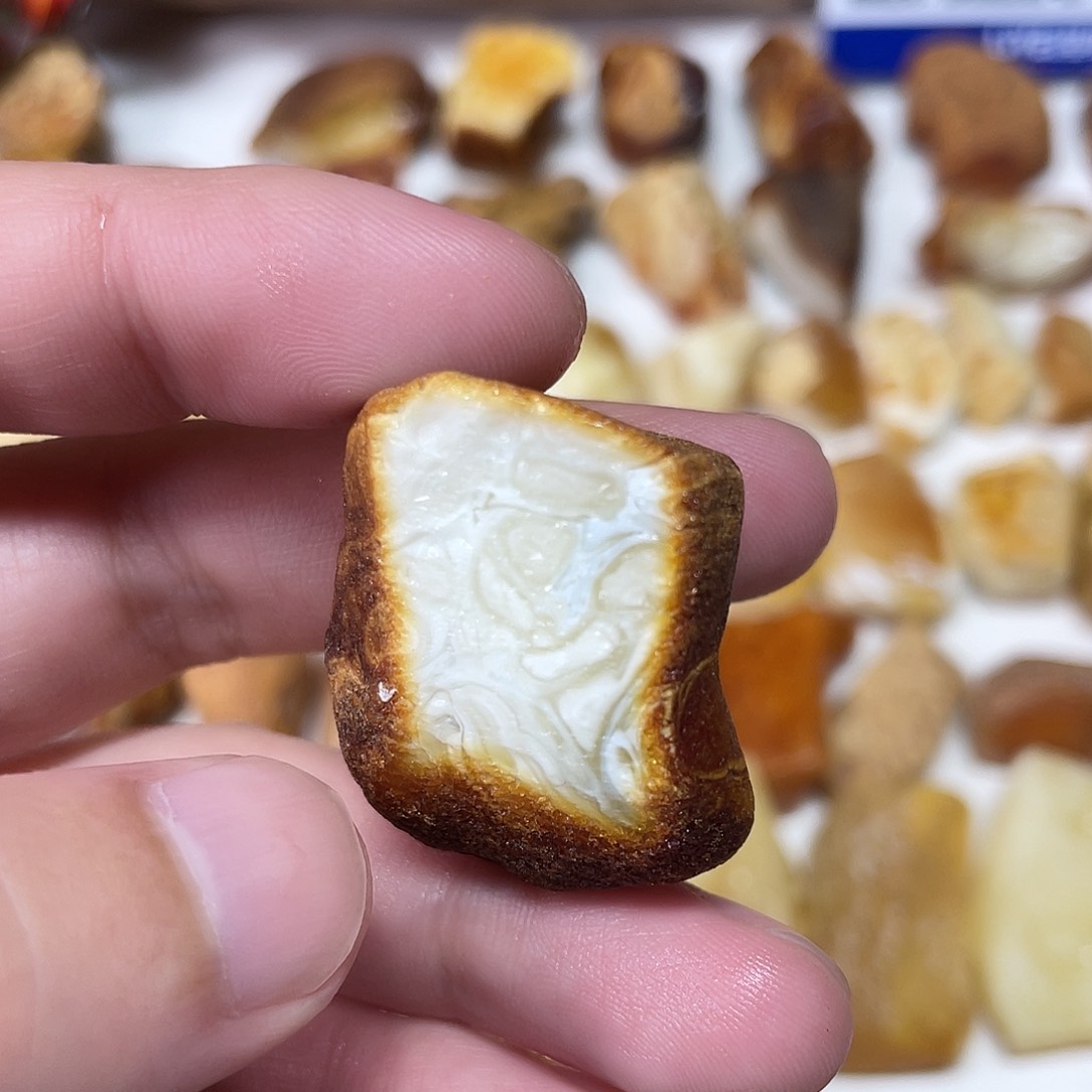 定制琥珀未镶嵌原矿琥珀