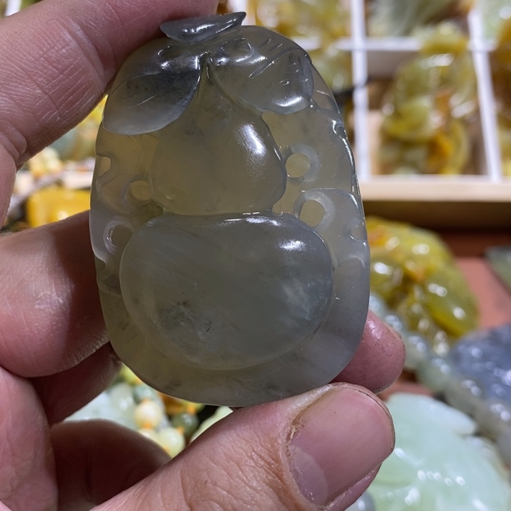 蛇纹石玉颈饰未镶嵌