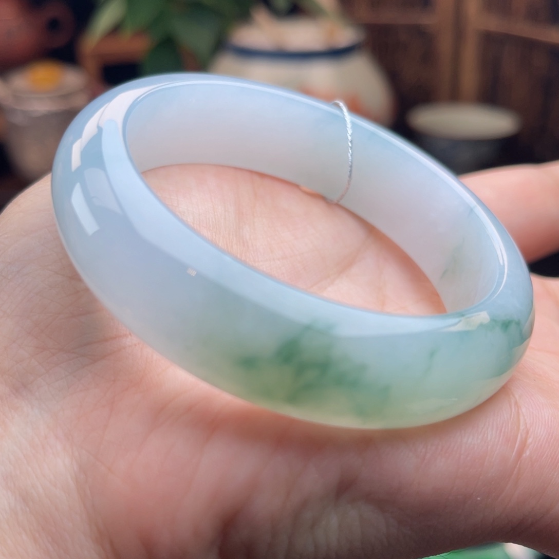 翡翠手镯未镶嵌正圈