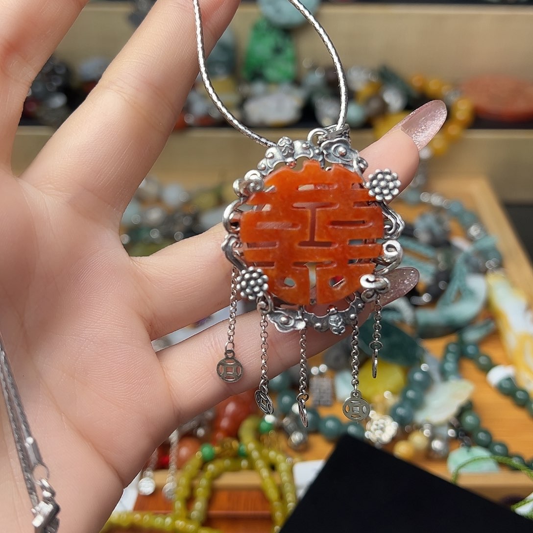 翡翠颈饰未镶嵌崔*任吊坠