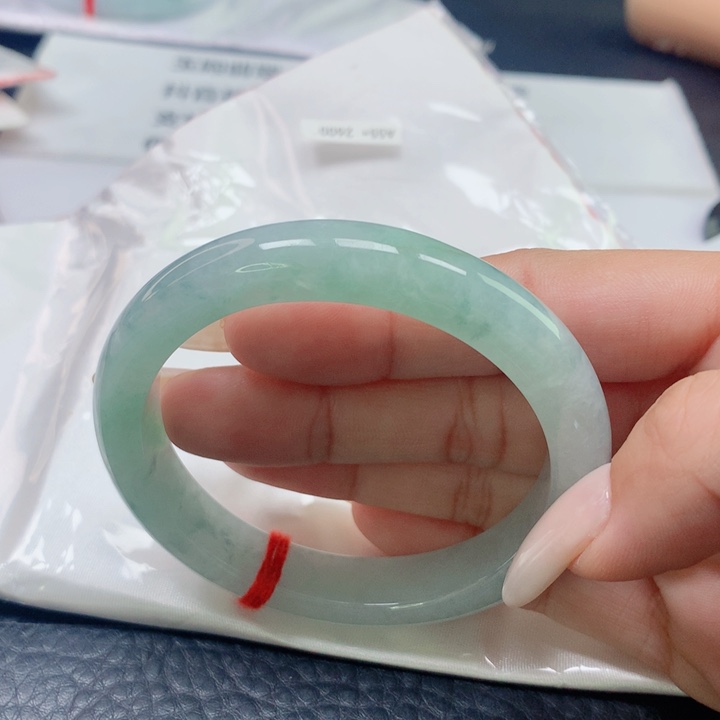 翡翠未镶嵌手镯5556