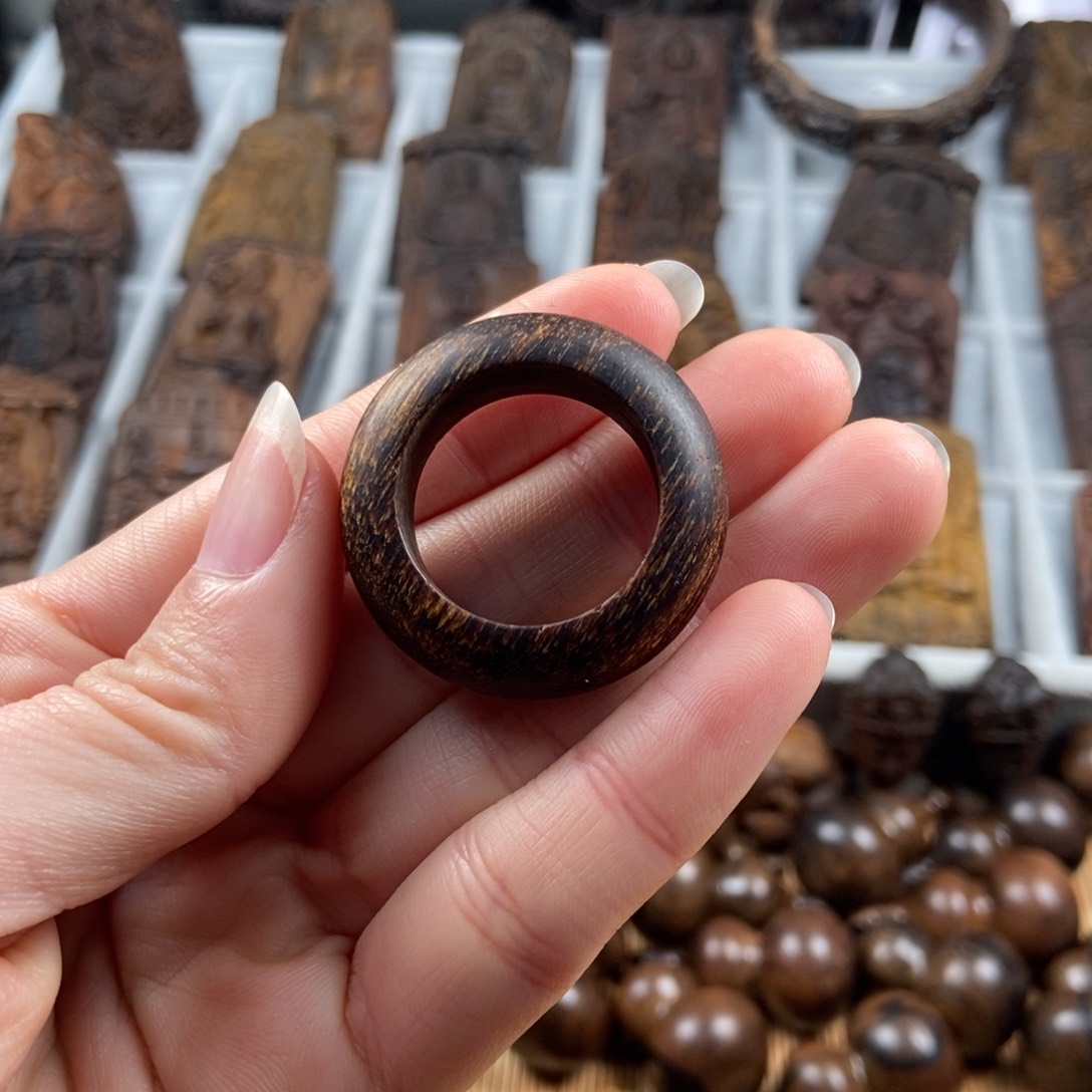 香榧木就*了文1红油版脂料