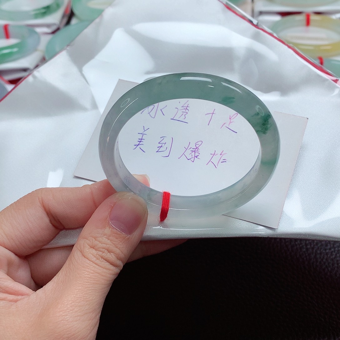 翡翠手镯（贵妃镯）未镶嵌