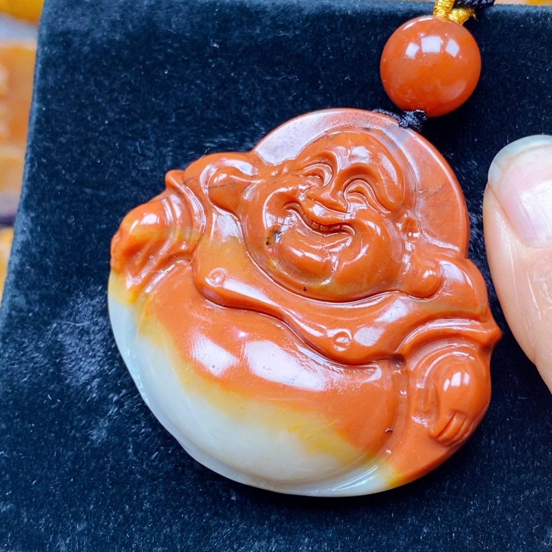 未镶嵌石英质玉（黄龙玉）颈饰