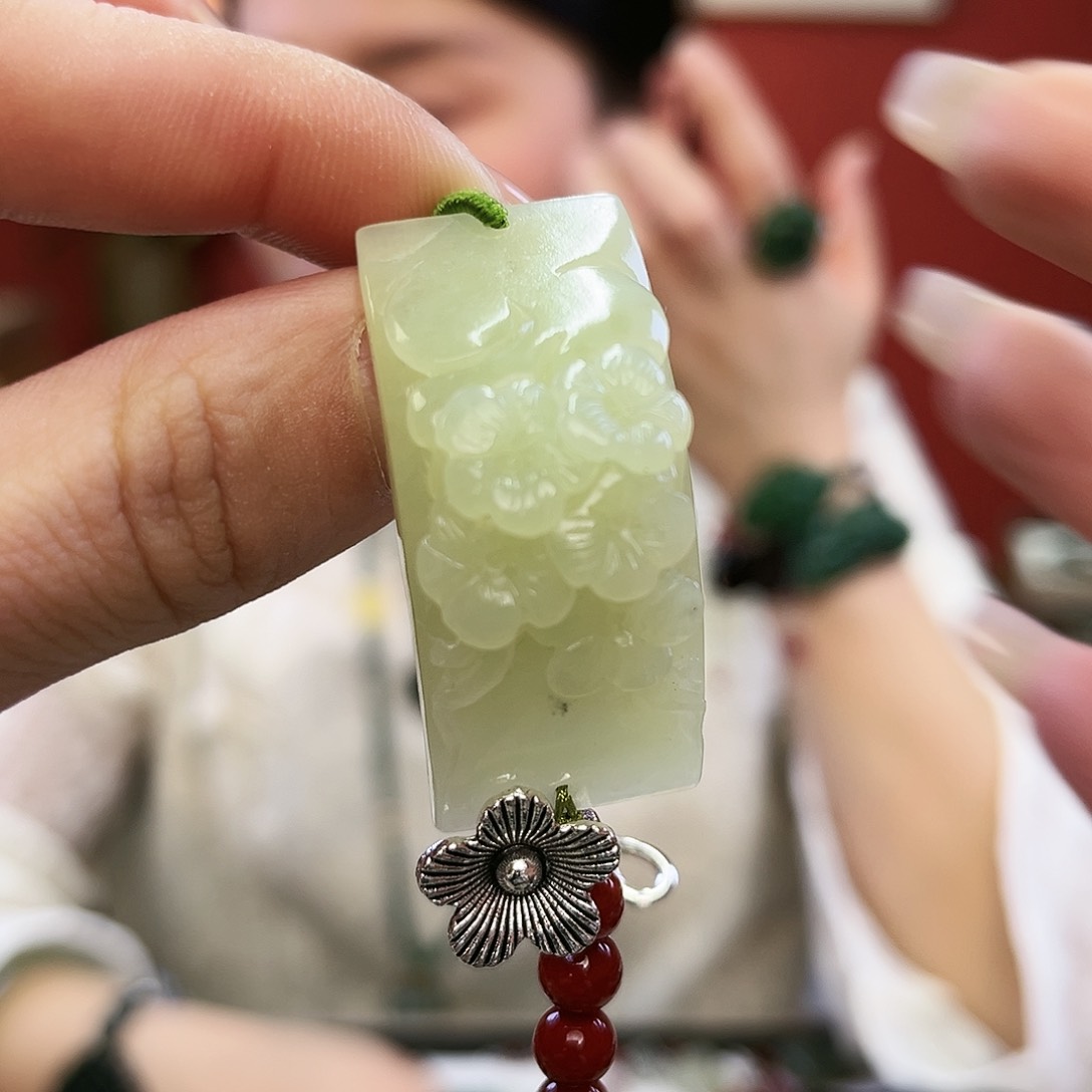 和田玉手链未镶嵌梅花