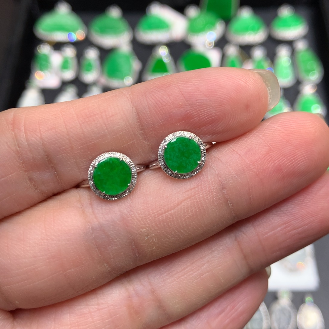 翡翠18K金镶嵌耳饰裸石不厚