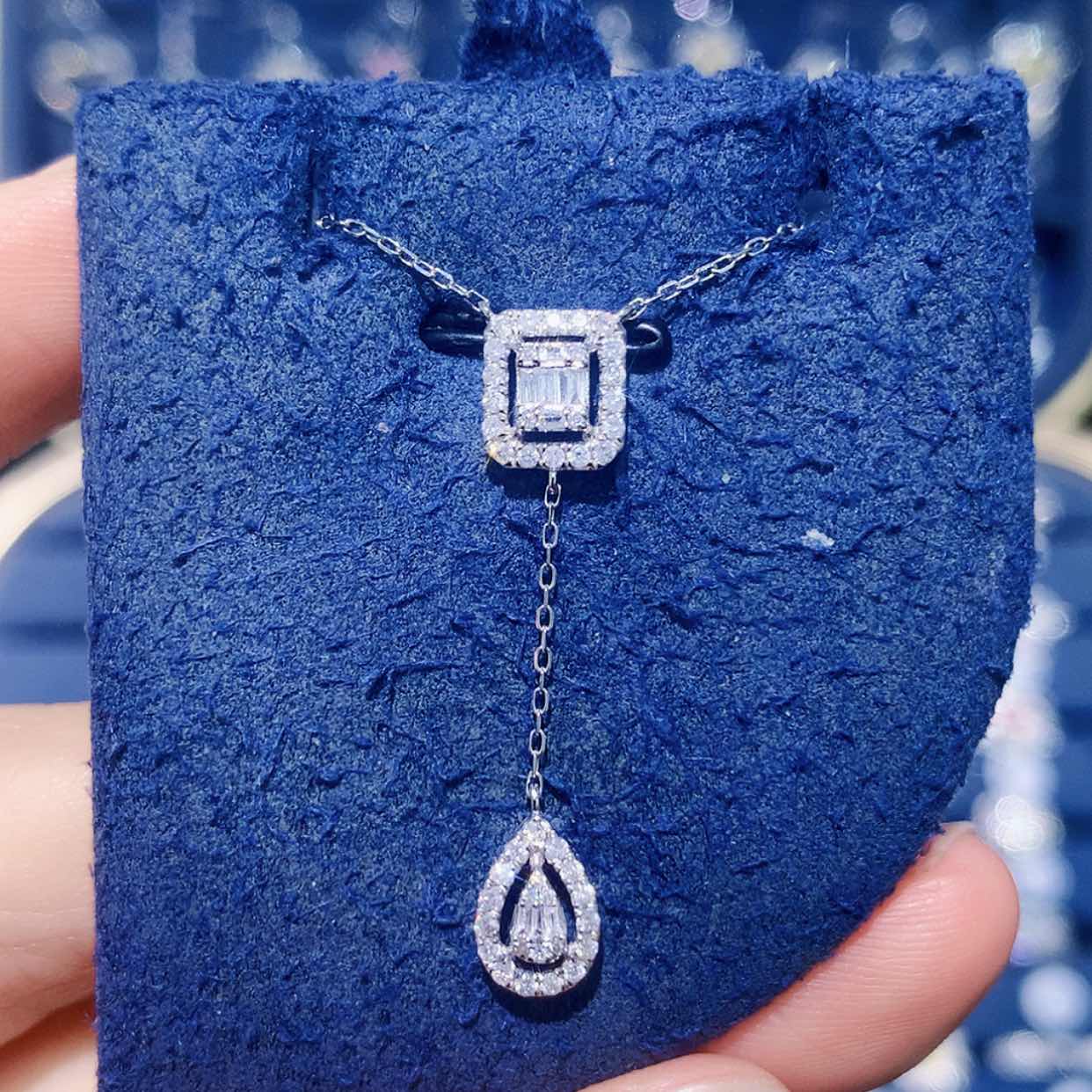 【闪购商品】颈饰铂Pt900镶嵌钻石水滴流苏项链