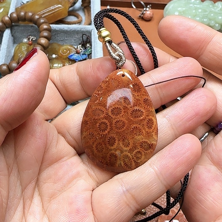 石英质玉颈饰未镶嵌墨*妙