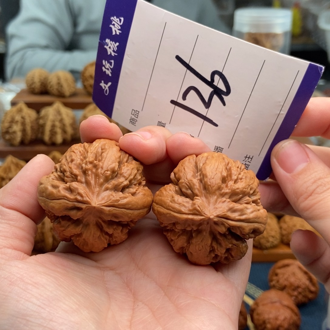 文玩核桃吊坠40霸王龙