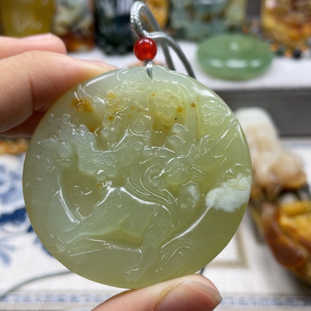 蛇纹石玉颈饰未镶嵌