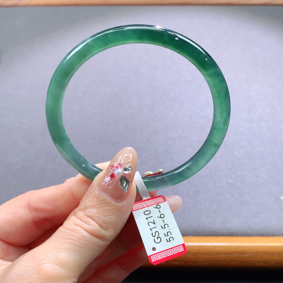 翡翠手镯未镶嵌天然翡翠手镯