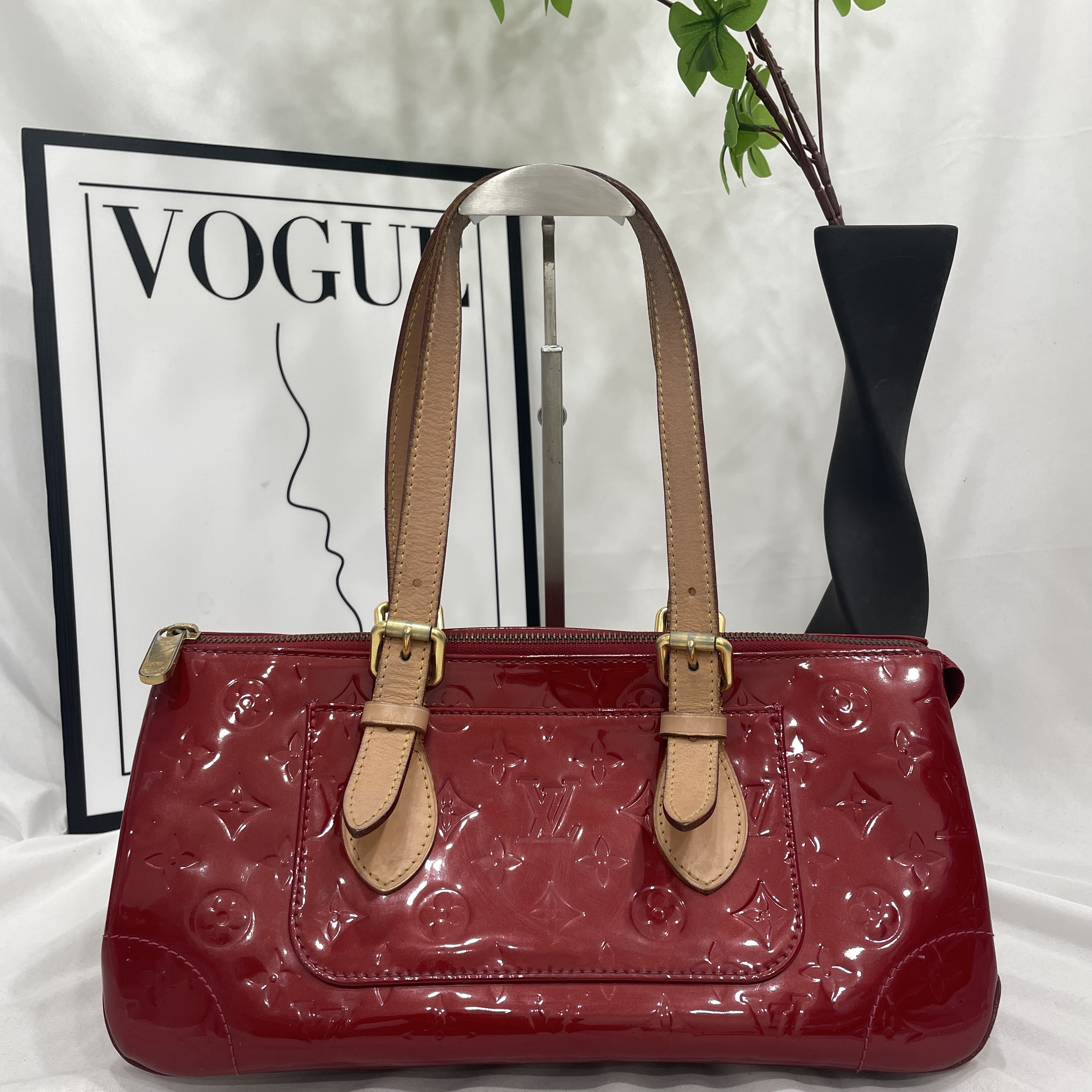 95新 LouisVuitton/路易威登 漆皮三角单肩包/15621