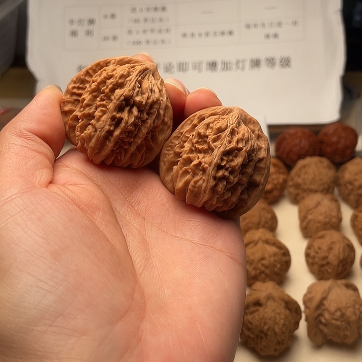 文玩核桃吊坠三角楼