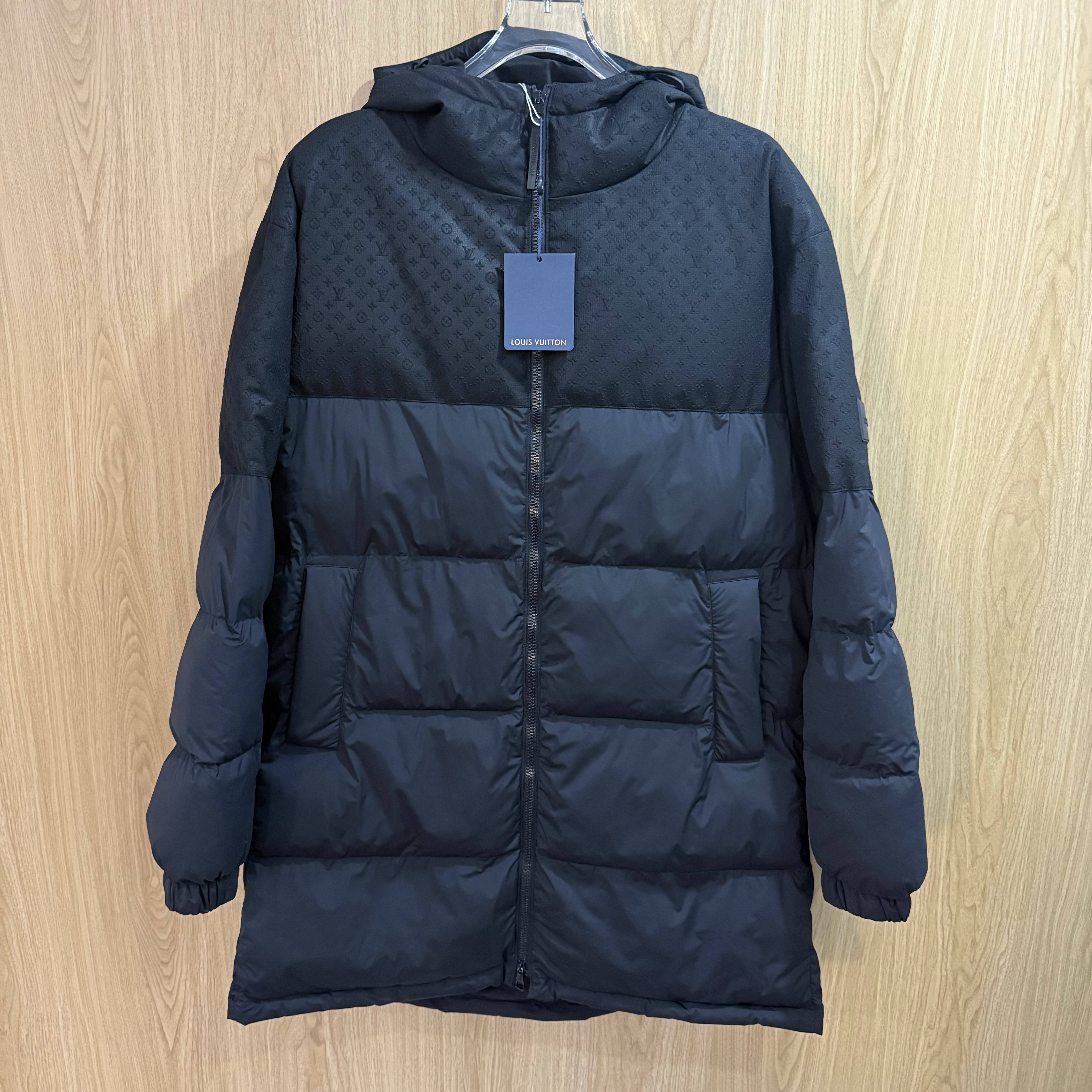 未使用 LouisVuitton/路易威登 浮雕压纹连帽羽绒服52码2591603