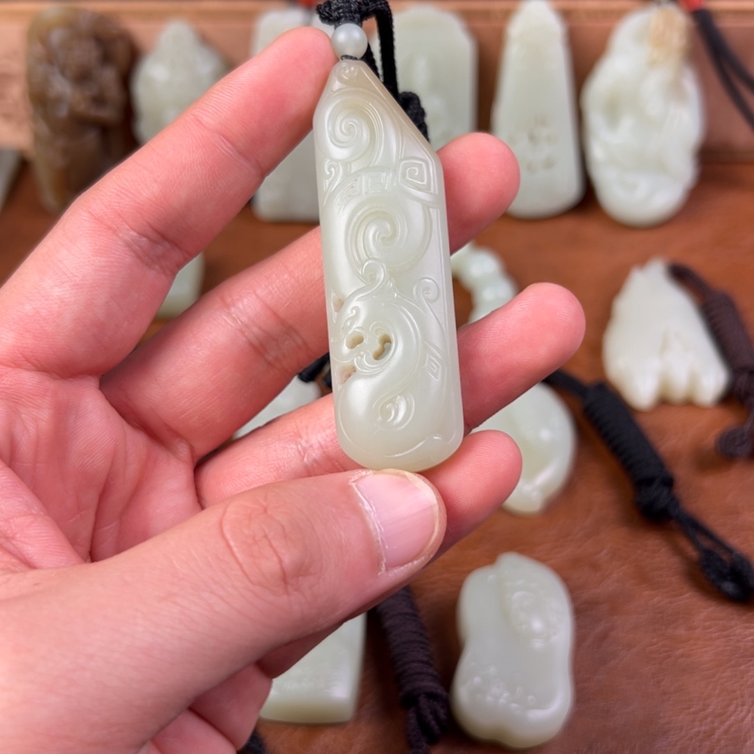 和田玉（青白玉）未镶嵌颈饰