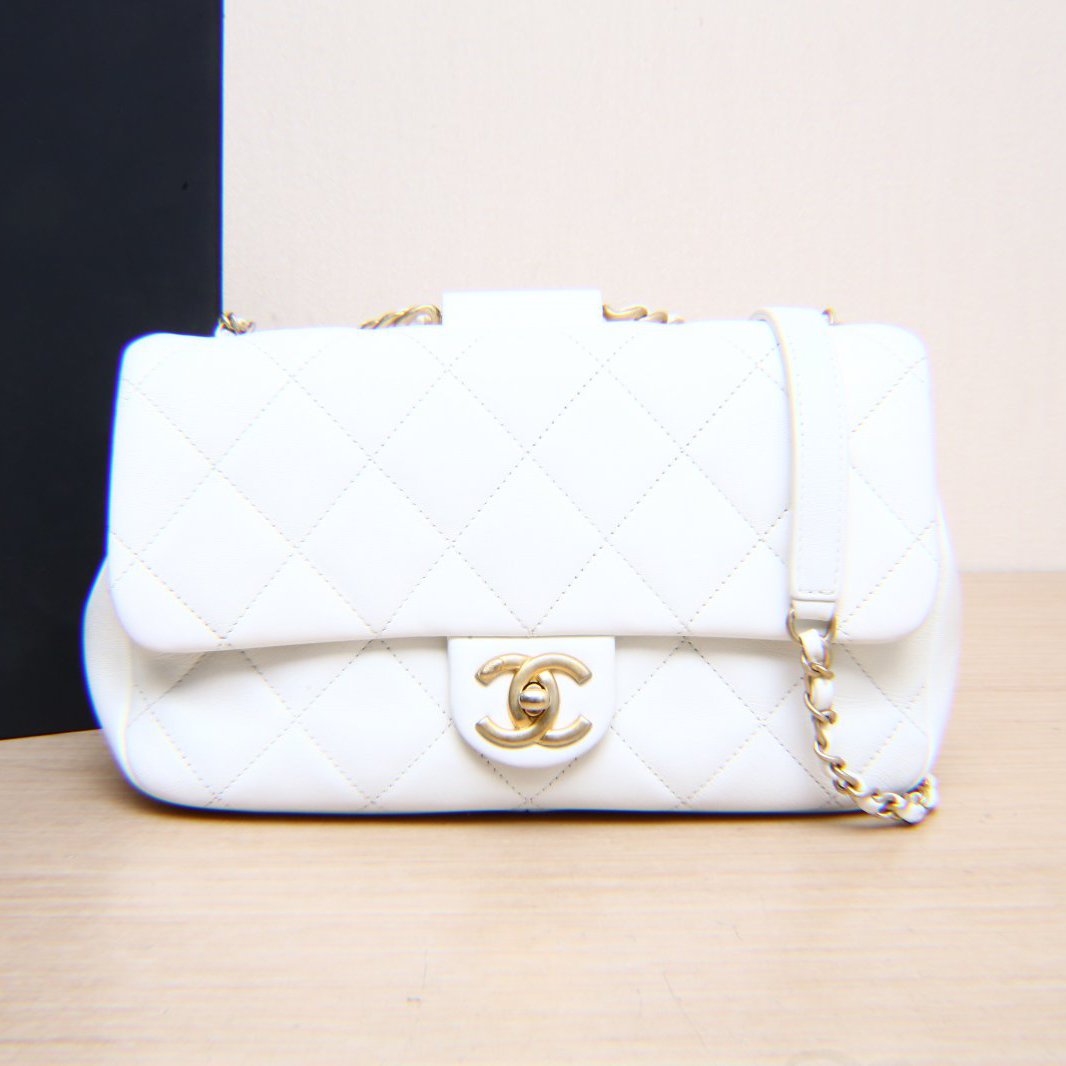 95新 Chanel/香奈儿 【小花Han】20C 口盖包 白色 皮革S 29开