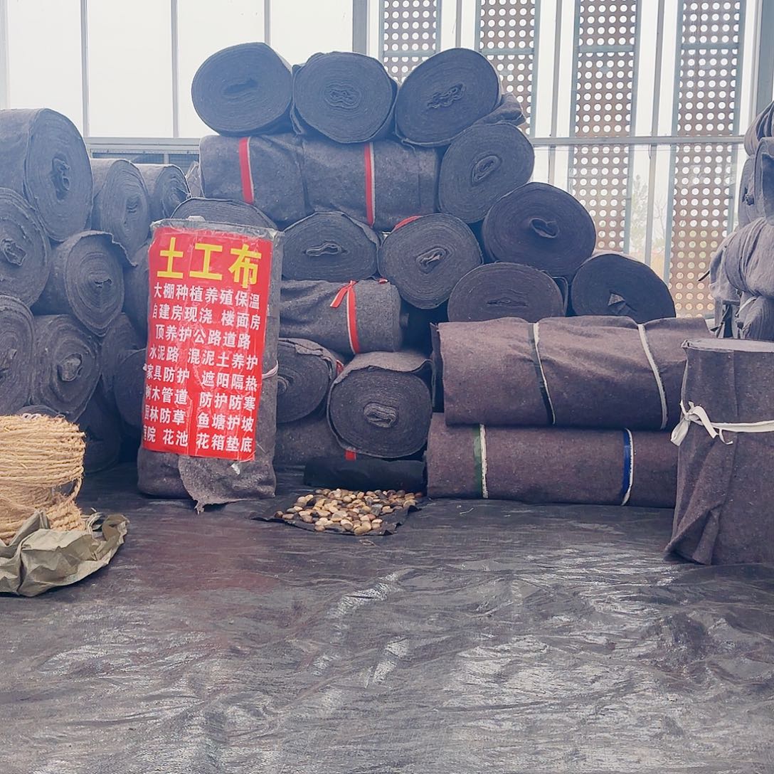 黑色的300克0.5米宽1.5米长7块1米宽1米长2块