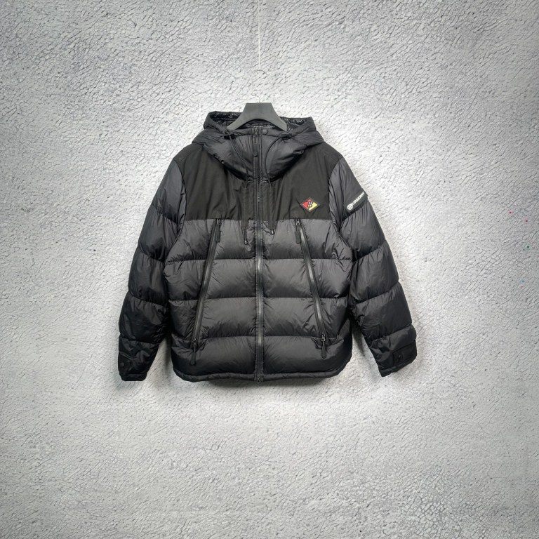 98 Burberry 巴宝莉/博柏利经典logo徽标连帽拼接色羽绒服XXL码