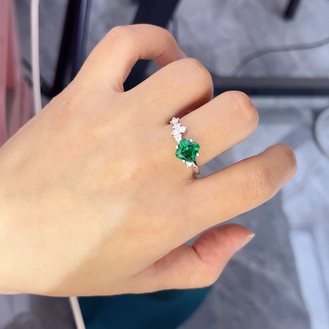 银S925镶嵌戒指祖母绿