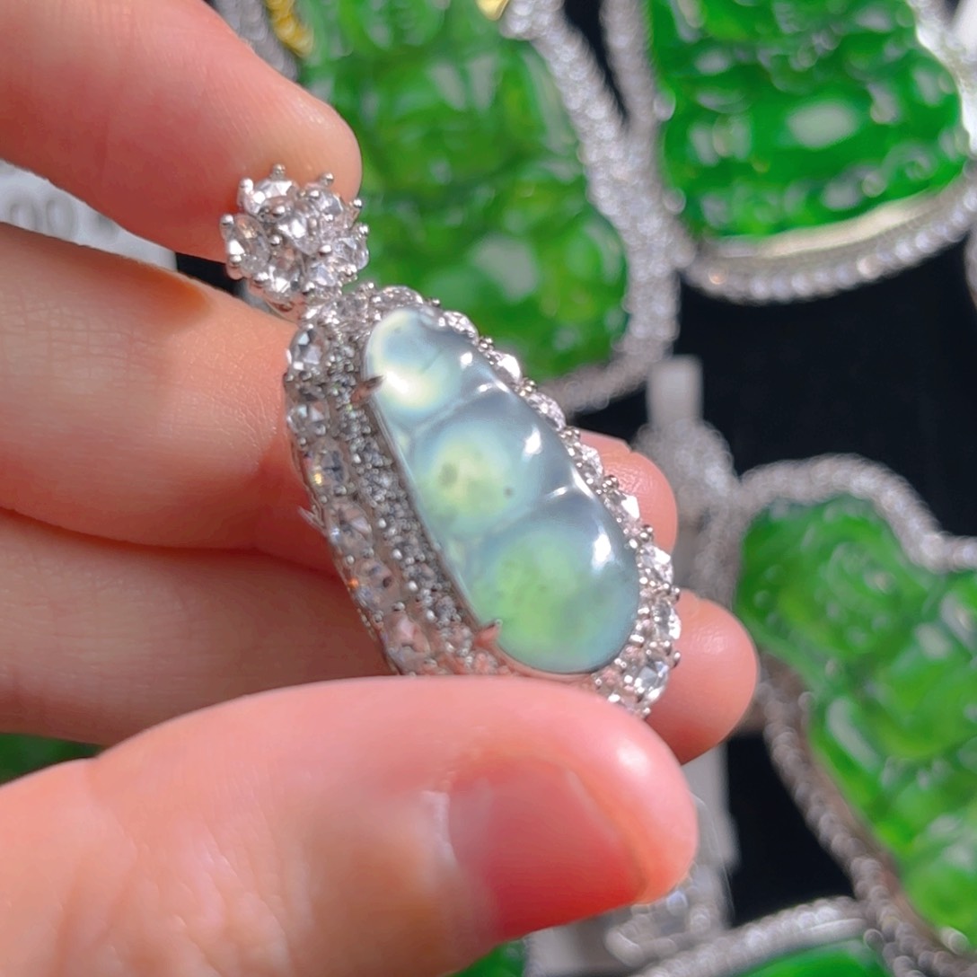 翡翠颈饰未镶嵌豆子