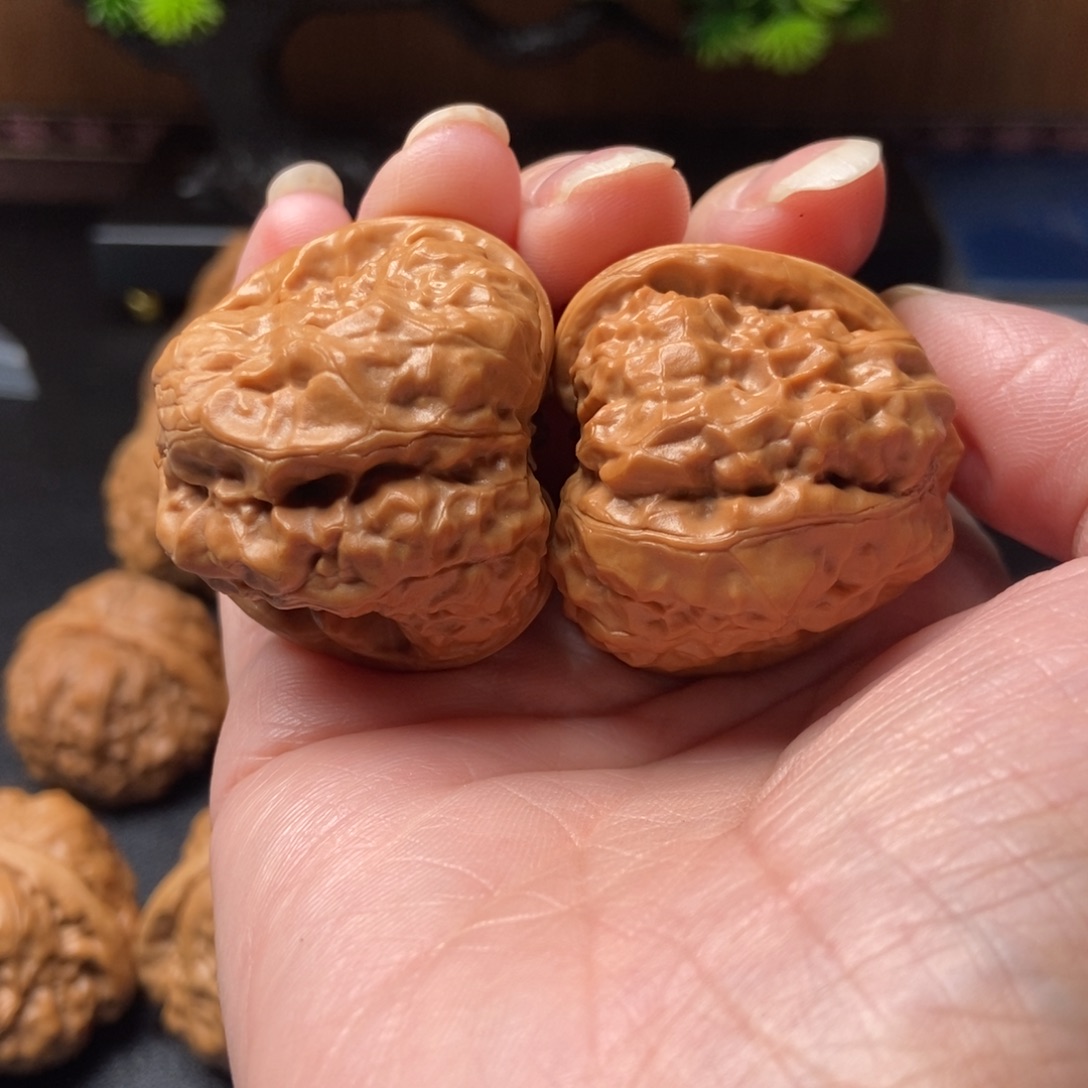 一***狼文玩核桃把件蛤蟆头