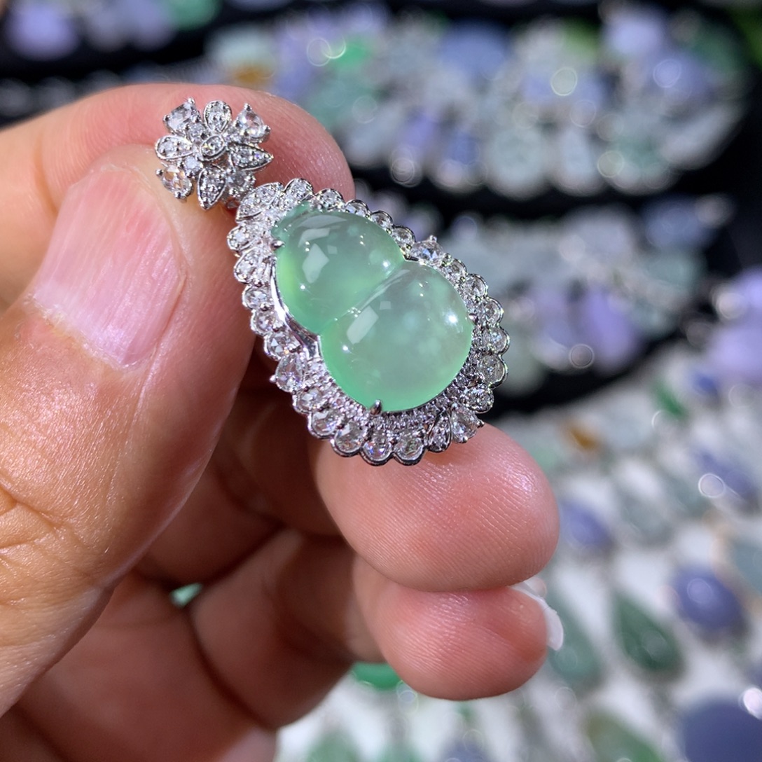 翡翠18K金镶嵌吊坠(不含链)