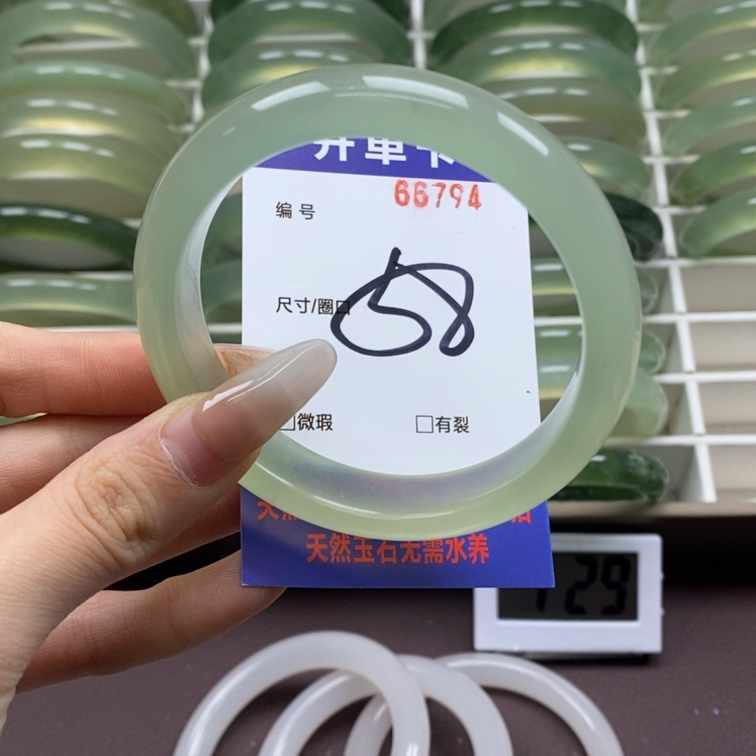 蛇纹石玉手镯未镶嵌